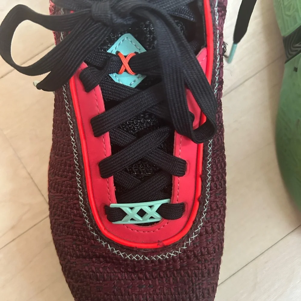 LeBron XX size 6.5 boys - Picture 3 of 5